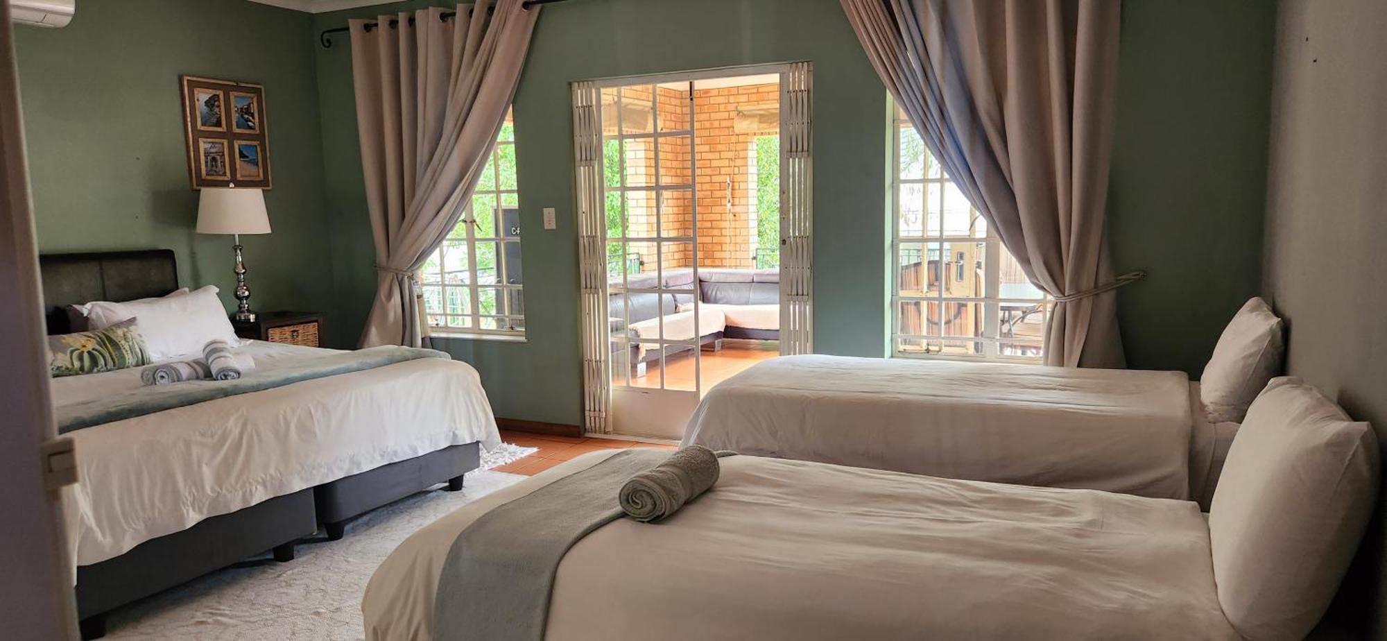 Mahogany Guesthouse Нелспрёйт Экстерьер фото